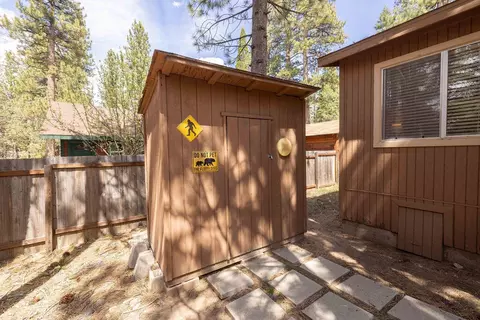 Exterior - 42532 Willow Ave, Big Bear Lake, CA 92315 photo 4 of 7