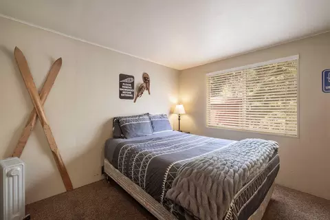 Bedroom - 42532 Willow Ave, Big Bear Lake, CA 92315 photo 1 of 5