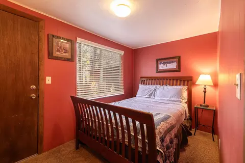 Bedroom - 42532 Willow Ave, Big Bear Lake, CA 92315 photo 4 of 5