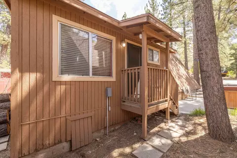 Exterior - 42532 Willow Ave, Big Bear Lake, CA 92315 photo 5 of 7