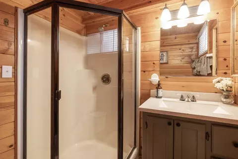 Bath - 42532 Willow Ave, Big Bear Lake, CA 92315 photo 2 of 2