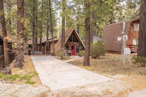 Exterior - 42532 Willow Ave, Big Bear Lake, CA 92315 photo 2 of 7