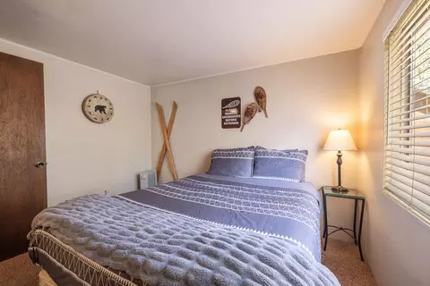 Bedroom - 42532 Willow Ave, Big Bear Lake, CA 92315 photo 2 of 5