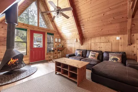 Living - 42532 Willow Ave, Big Bear Lake, CA 92315 photo 2 of 4
