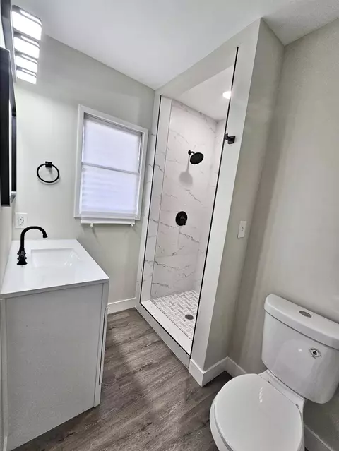 Bath - 82012 Sierra Ave, Indio, CA 92201 photo 2 of 3