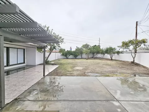 Exterior - 82012 Sierra Ave, Indio, CA 92201 photo 4 of 8