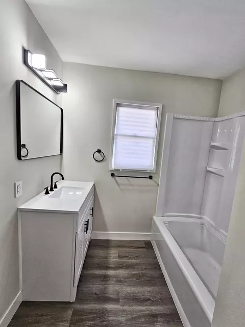 Bath - 82012 Sierra Ave, Indio, CA 92201 photo 1 of 3
