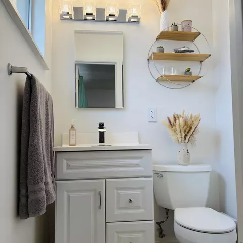Bath - 82165 Crest Ave, Indio, CA 92201 photo 1 of 2