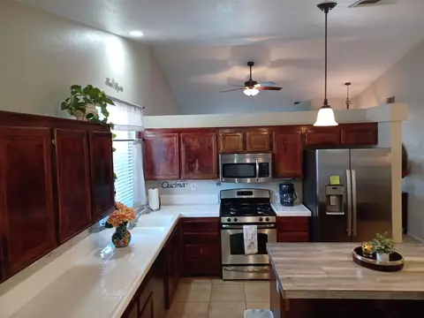 Kitchen - 80469 Sandscript Ct, Indio, CA 92201 photo 2 of 2