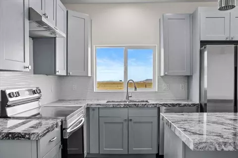 Kitchen - 7608 Olympic Rd, Joshua Tree, CA 92252 photo 1 of 3