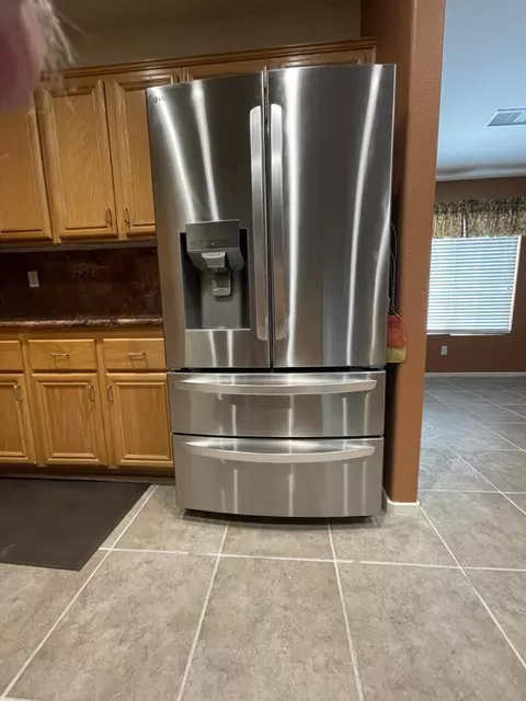 Kitchen - 48291 Panorama, Indio, CA 92201 photo 3 of 4