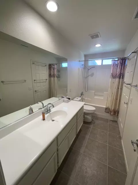 Bath - 48291 Panorama, Indio, CA 92201 photo 4 of 7