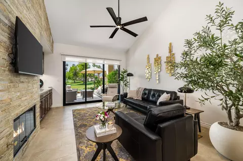 38969 Wisteria Dr, Palm Desert, CA 92211