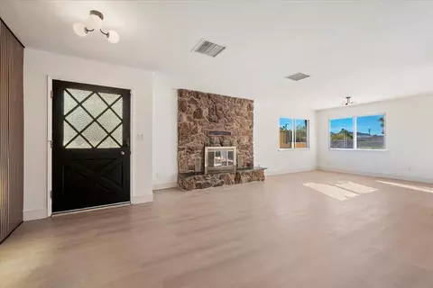 Living - 58748 Natoma Trl, Yucca Valley, CA 92284 photo 3 of 9