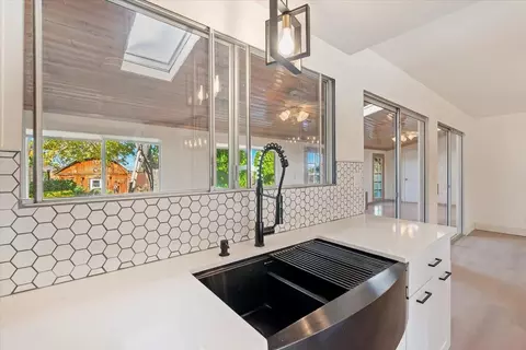 Kitchen - 58748 Natoma Trl, Yucca Valley, CA 92284 photo 3 of 5