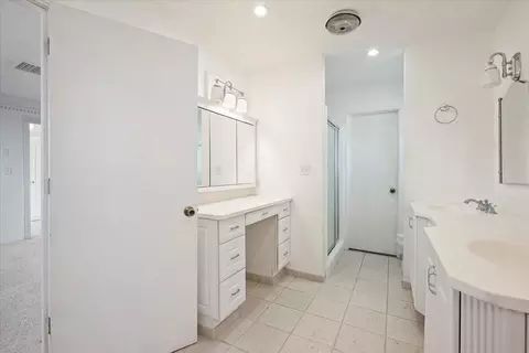 Bath - 58748 Natoma Trl, Yucca Valley, CA 92284 photo 5 of 5