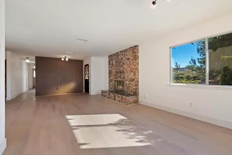 Living - 58748 Natoma Trl, Yucca Valley, CA 92284 photo 6 of 9