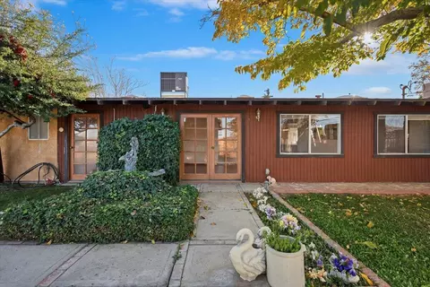 Exterior - 58748 Natoma Trl, Yucca Valley, CA 92284 photo 4 of 25