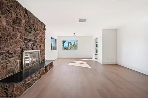 Living - 58748 Natoma Trl, Yucca Valley, CA 92284 photo 4 of 9