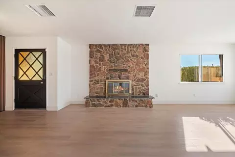 Living - 58748 Natoma Trl, Yucca Valley, CA 92284 photo 5 of 9