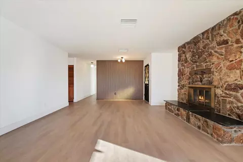 Living - 58748 Natoma Trl, Yucca Valley, CA 92284 photo 7 of 9