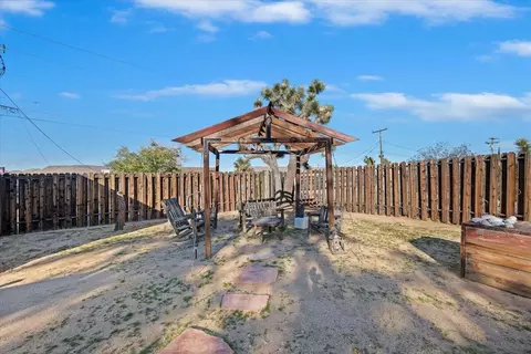 Exterior - 58748 Natoma Trl, Yucca Valley, CA 92284 photo 12 of 25