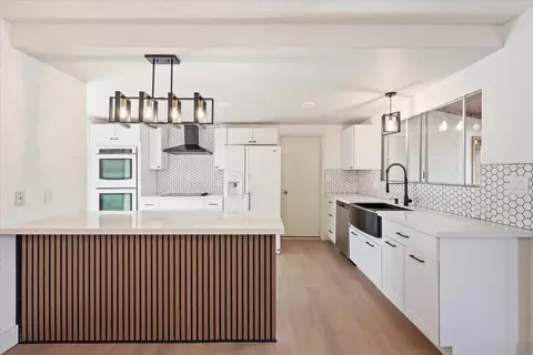 Kitchen - 58748 Natoma Trl, Yucca Valley, CA 92284 photo 4 of 5