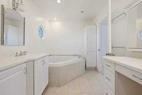 Bath - 58748 Natoma Trl, Yucca Valley, CA 92284 photo 4 of 5
