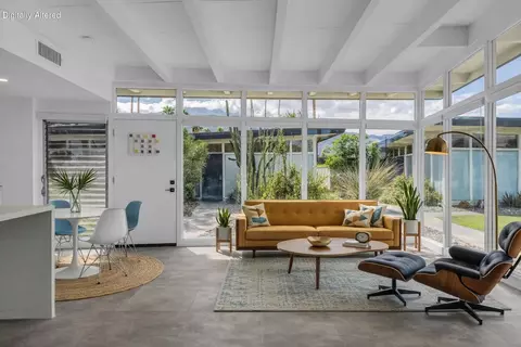 2244 E Tahquitz Canyon Apt 15 Way, Palm Springs, CA 92262