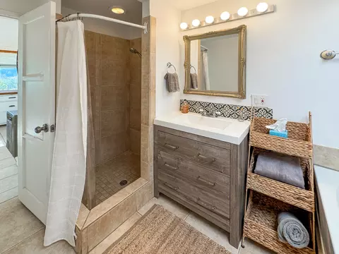 Bath - 10505 Hess Blvd, Morongo Valley, CA 92256 photo 2 of 3