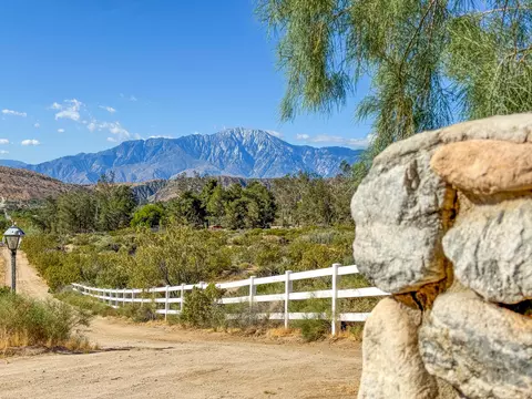 Exterior - 10505 Hess Blvd, Morongo Valley, CA 92256 photo 5 of 11