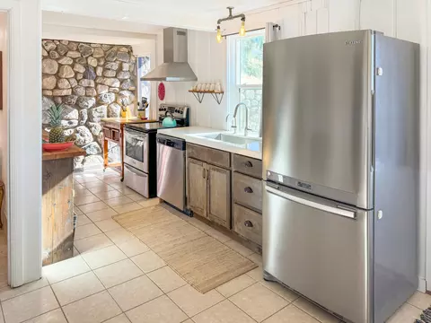 Kitchen - 10505 Hess Blvd, Morongo Valley, CA 92256 photo 4 of 6