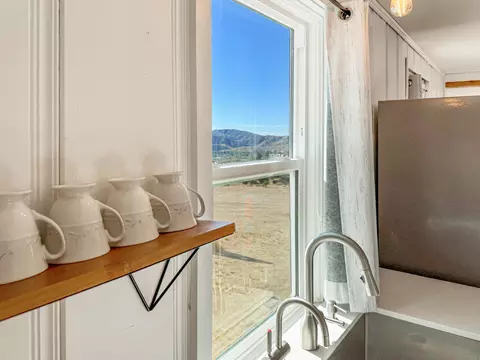 Kitchen - 10505 Hess Blvd, Morongo Valley, CA 92256 photo 5 of 6