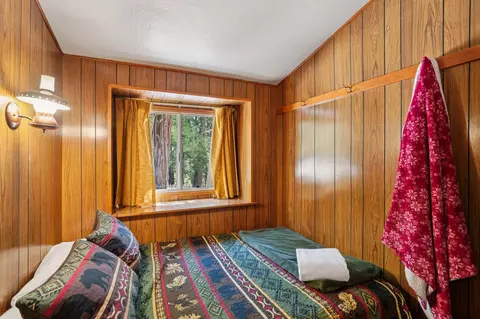 Bedroom - 55280 Circle Way, Idyllwild, CA 92549 photo 1 of 8