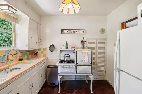 Kitchen - 55280 Circle Way, Idyllwild, CA 92549 photo 1 of 2