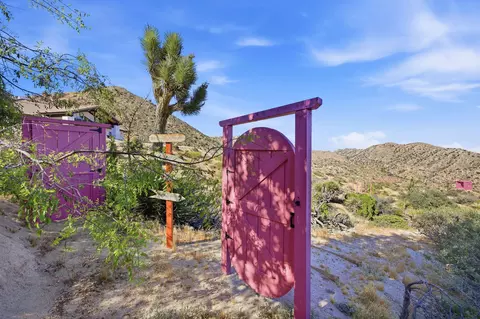 Exterior - 53806 Ridge Rd, Yucca Valley, CA 92284 photo 2 of 28