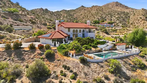 View/Area - 53806 Ridge Rd, Yucca Valley, CA 92284 photo 1 of 8