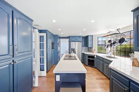 Kitchen - 53806 Ridge Rd, Yucca Valley, CA 92284 photo 1 of 4