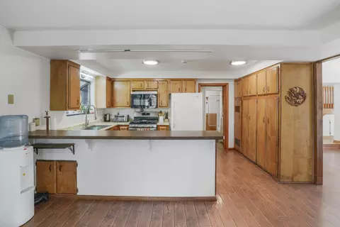 Kitchen - 1018 Feather Mountain Dr, Big Bear City, CA 92314 photo 1 of 5