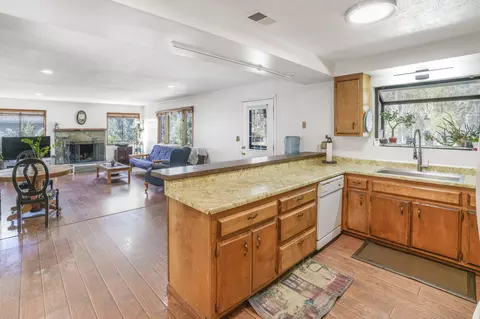 Kitchen - 1018 Feather Mountain Dr, Big Bear City, CA 92314 photo 5 of 5