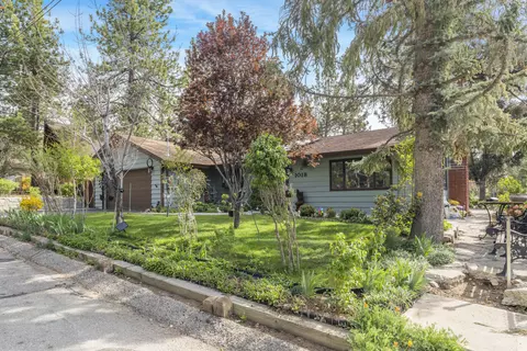 1018 Feather Mountain Dr, Big Bear City, CA 92314