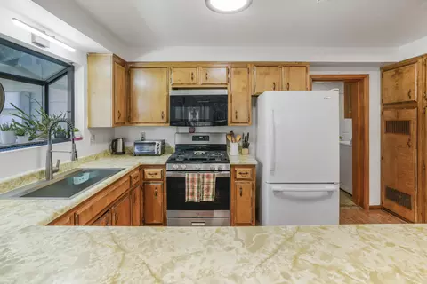 Kitchen - 1018 Feather Mountain Dr, Big Bear City, CA 92314 photo 2 of 5