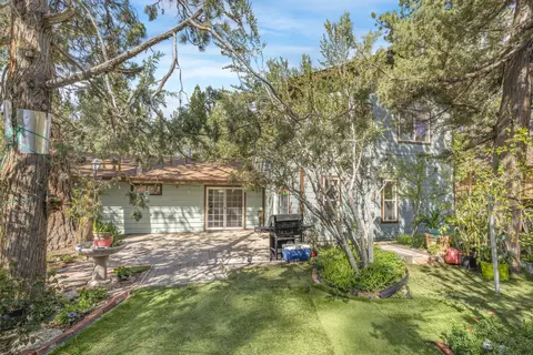 Exterior - 1018 Feather Mountain Dr, Big Bear City, CA 92314 photo 9 of 13