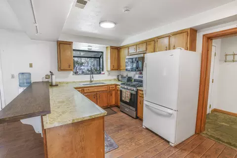 Kitchen - 1018 Feather Mountain Dr, Big Bear City, CA 92314 photo 3 of 5
