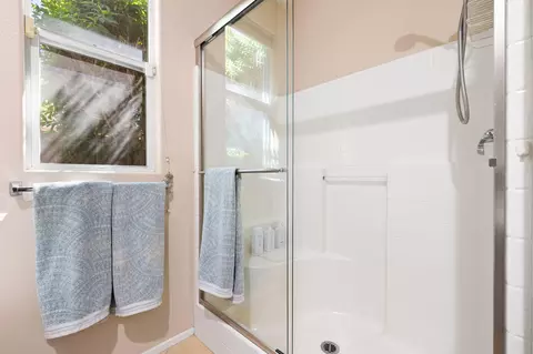Bath - 48124 Chandler Ct, Indio, CA 92201 photo 4 of 5