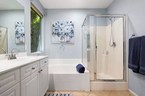Bath - 48124 Chandler Ct, Indio, CA 92201 photo 2 of 5