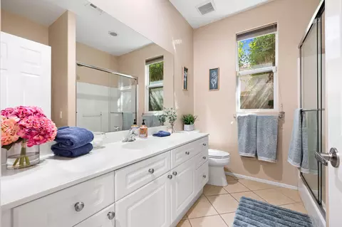 Bath - 48124 Chandler Ct, Indio, CA 92201 photo 5 of 5