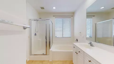 Bath - 48180 Chandler Ct, Indio, CA 92201 photo 2 of 5