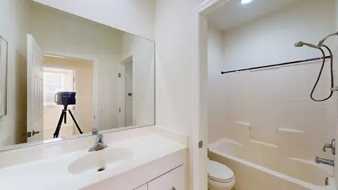Bath - 48180 Chandler Ct, Indio, CA 92201 photo 4 of 5