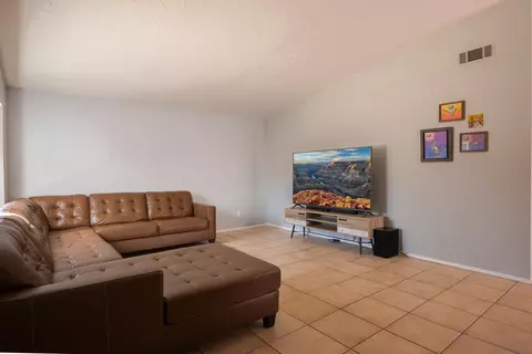 Living - 9247 Navajo Trl, Morongo Valley, CA 92256 photo 2 of 2
